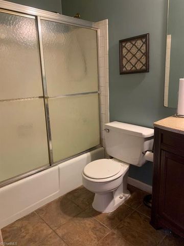 1514 Woodridge Avenue, Greensboro, NC 27405