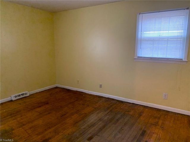 1514 Woodridge Avenue, Greensboro, NC 27405