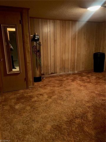 1514 Woodridge Avenue, Greensboro, NC 27405