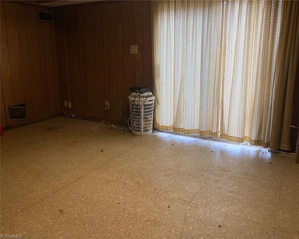 1514 Woodridge Avenue, Greensboro, NC 27405