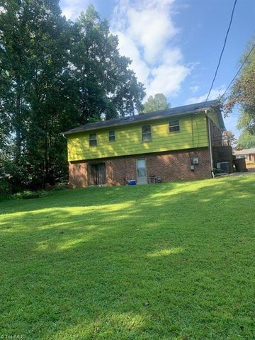 1514 Woodridge Avenue, Greensboro, NC 27405