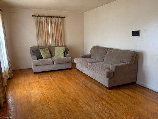 1514 Woodridge Avenue, Greensboro, NC 27405