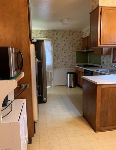 1514 Woodridge Avenue, Greensboro, NC 27405