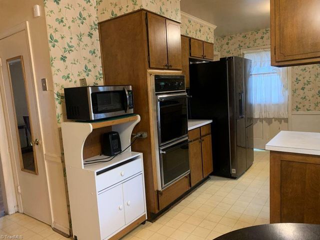 1514 Woodridge Avenue, Greensboro, NC 27405