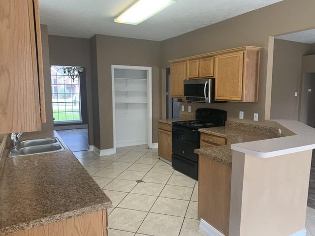 10302 Otter Circle Circle, Baytown, TX 77523