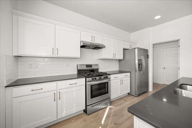 8006 S FRUITVALE Ln, Cheney, WA 99004