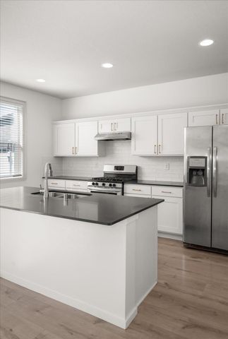 8006 S FRUITVALE Ln, Cheney, WA 99004