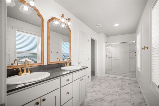 8006 S FRUITVALE Ln, Cheney, WA 99004