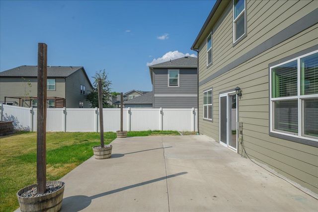 8006 S FRUITVALE Ln, Cheney, WA 99004