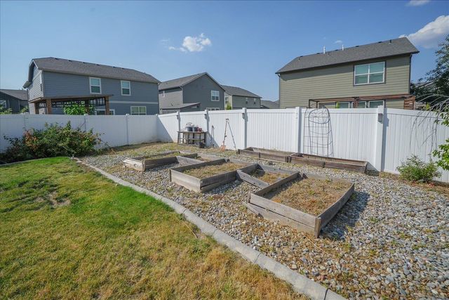 8006 S FRUITVALE Ln, Cheney, WA 99004