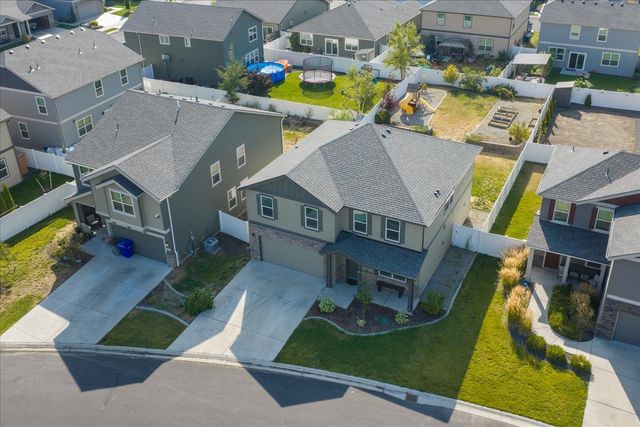 8006 S FRUITVALE Ln, Cheney, WA 99004