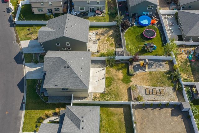 8006 S FRUITVALE Ln, Cheney, WA 99004
