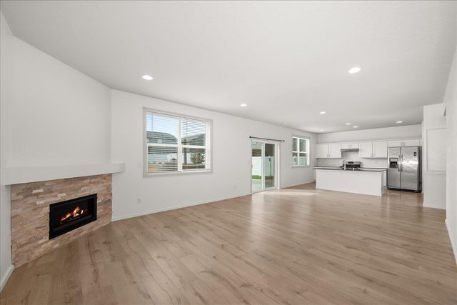 8006 S FRUITVALE Ln, Cheney, WA 99004