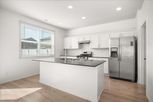 8006 S FRUITVALE Ln, Cheney, WA 99004