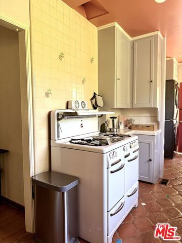 923 Alma Street, Glendale, CA 91202