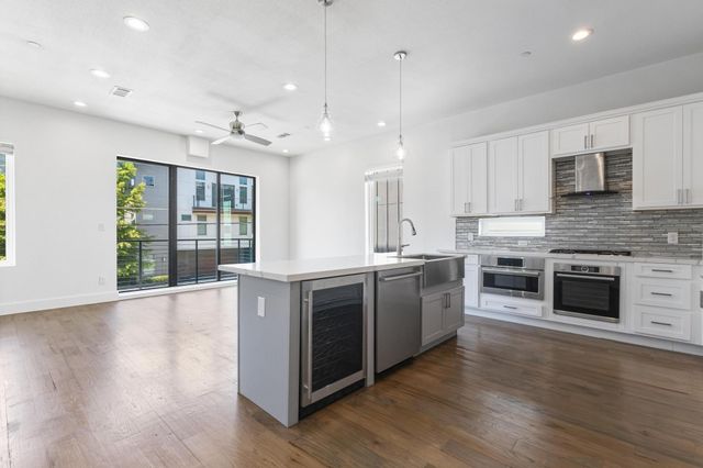 2450 N Garrett Avenue 14, Dallas, TX 75206