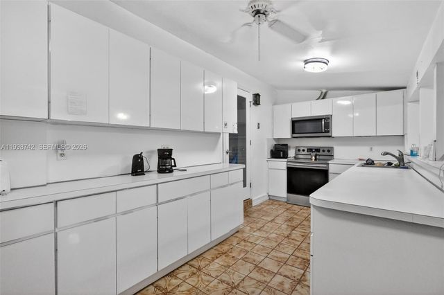 733 W 33rd Street, Hialeah, FL 33012