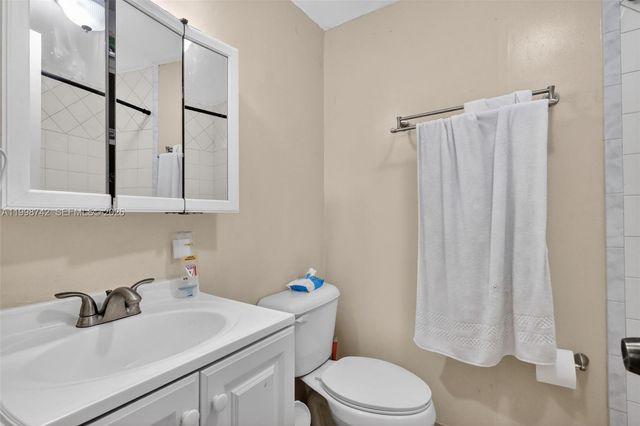733 W 33rd Street, Hialeah, FL 33012