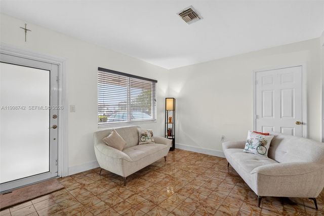 733 W 33rd Street, Hialeah, FL 33012
