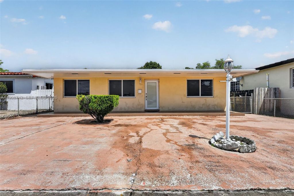 733 W 33rd Street, Hialeah, FL 33012