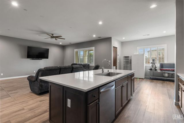 15811 Waterford Street, Bakersfield, CA 93314