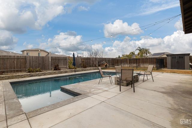 15811 Waterford Street, Bakersfield, CA 93314