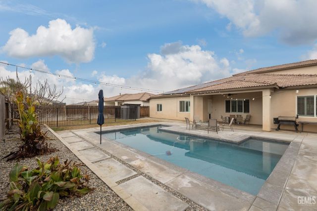 15811 Waterford Street, Bakersfield, CA 93314