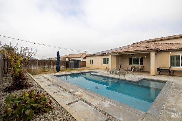15811 Waterford Street, Bakersfield, CA 93314