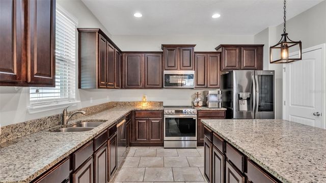 2250 BELLA LUNA CIRCLE, Lakeland, FL 33810