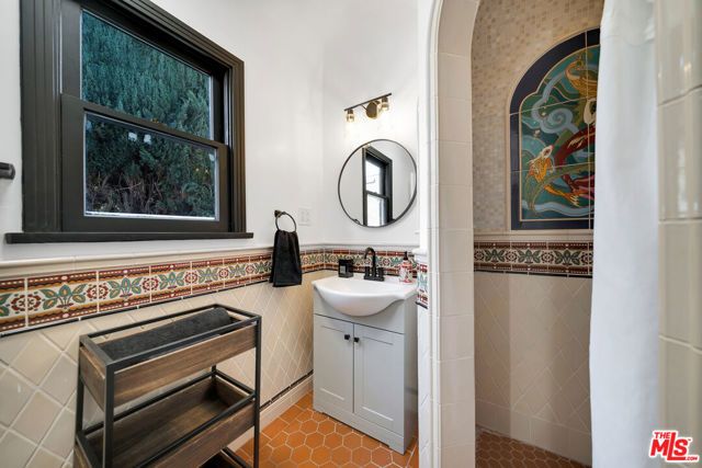 8822 Rosewood Avenue, West Hollywood, CA 90048