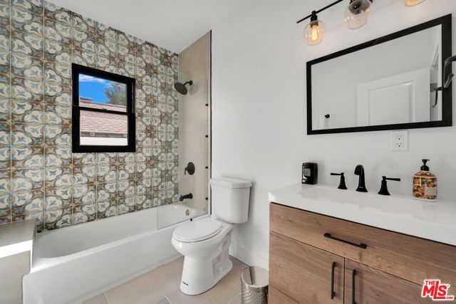 8822 Rosewood Avenue, West Hollywood, CA 90048