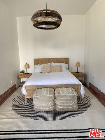 8822 Rosewood Avenue, West Hollywood, CA 90048