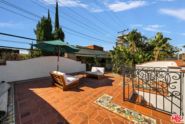 8822 Rosewood Avenue, West Hollywood, CA 90048