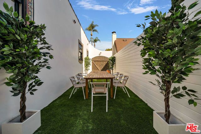 8822 Rosewood Avenue, West Hollywood, CA 90048