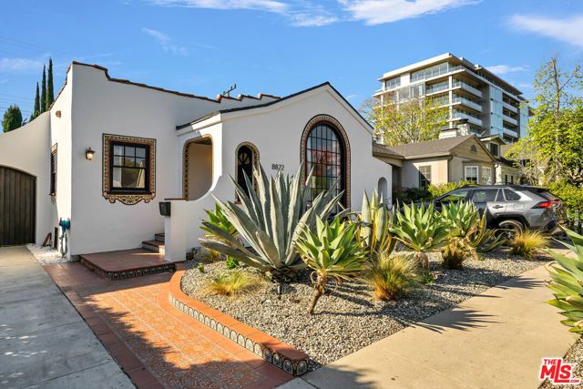 8822 Rosewood Avenue, West Hollywood, CA 90048