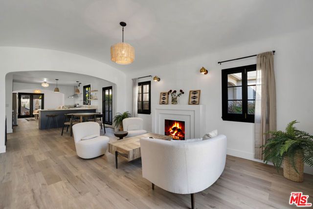 8822 Rosewood Avenue, West Hollywood, CA 90048