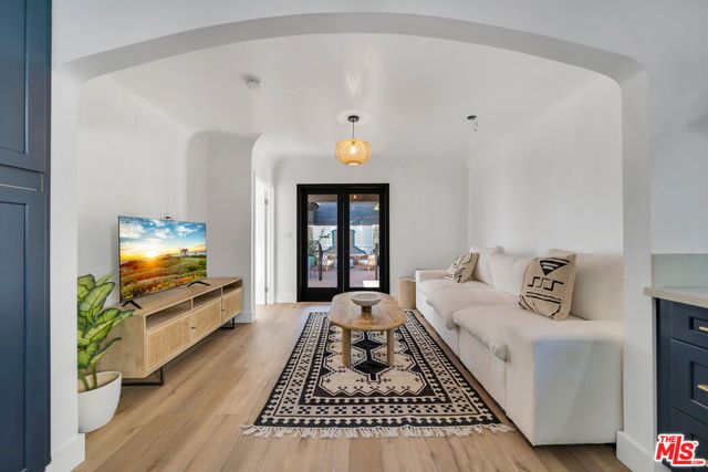 8822 Rosewood Avenue, West Hollywood, CA 90048