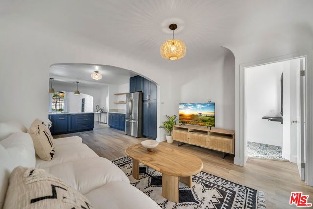 8822 Rosewood Avenue, West Hollywood, CA 90048