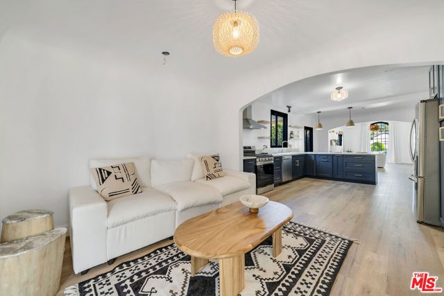 8822 Rosewood Avenue, West Hollywood, CA 90048