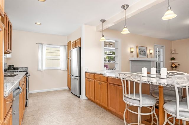 26 Bowden Avenue, Barrington, RI 02806