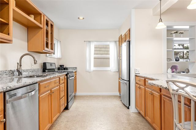 26 Bowden Avenue, Barrington, RI 02806
