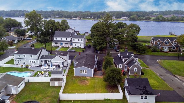26 Bowden Avenue, Barrington, RI 02806