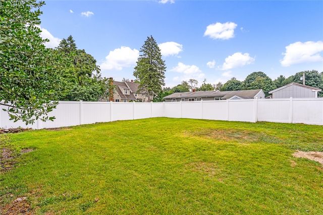 26 Bowden Avenue, Barrington, RI 02806