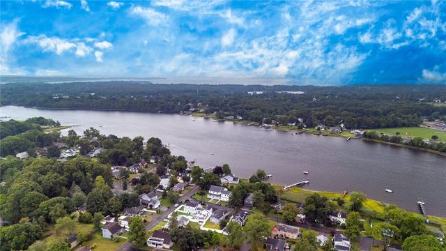 26 Bowden Avenue, Barrington, RI 02806