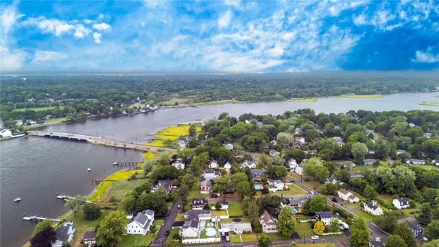 26 Bowden Avenue, Barrington, RI 02806