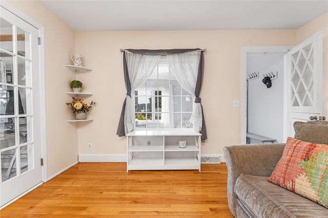 26 Bowden Avenue, Barrington, RI 02806
