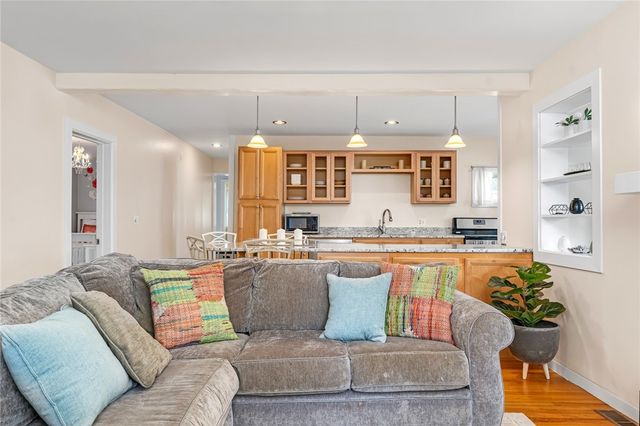 26 Bowden Avenue, Barrington, RI 02806