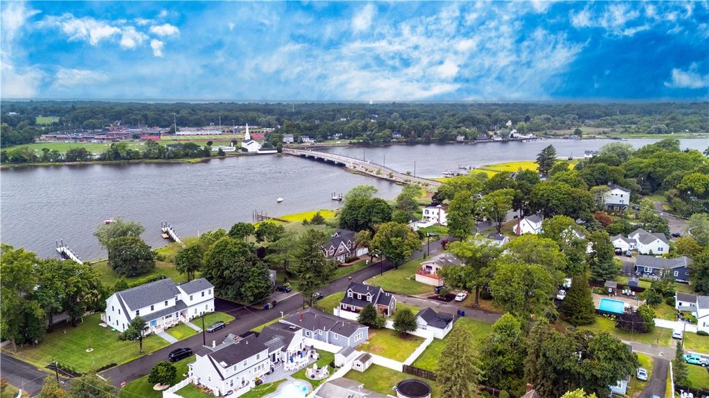 26 Bowden Avenue, Barrington, RI 02806