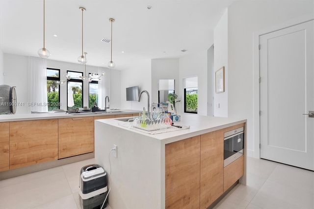 3502 Ashwood Cir N, Hollywood, FL 33312