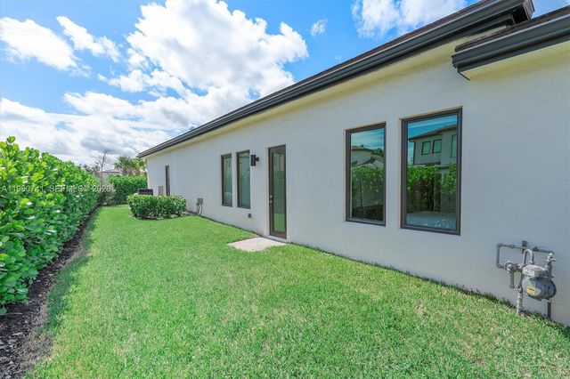 3502 Ashwood Cir N, Hollywood, FL 33312